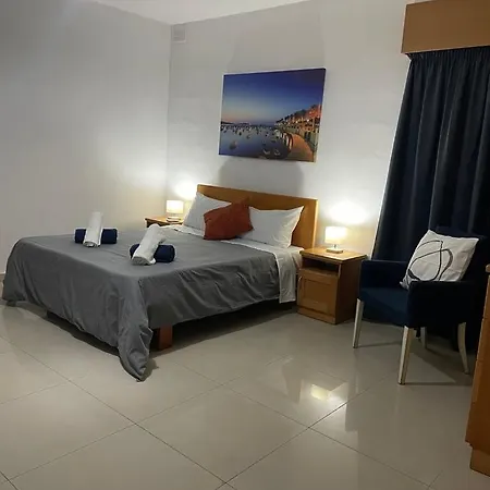 펜션 Spacious Bugibba Seafront Free Parking & Wifi *