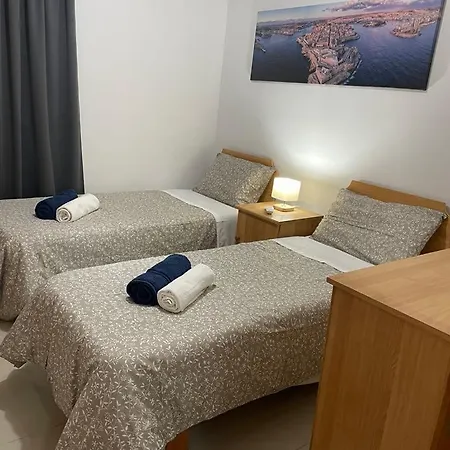 Spacious Bugibba Seafront Free Parking & Wifi St. Paul's Bay