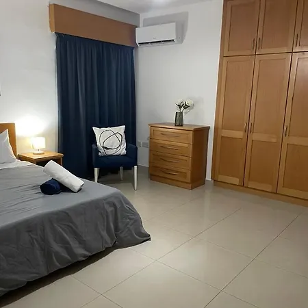Spacious Bugibba Seafront Free Parking & Wifi St. Paul's Bay