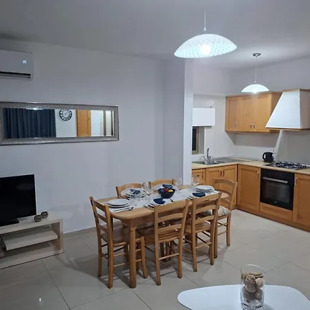 Spacious Bugibba Seafront Free Parking & Wifi * St. Paul's Bay