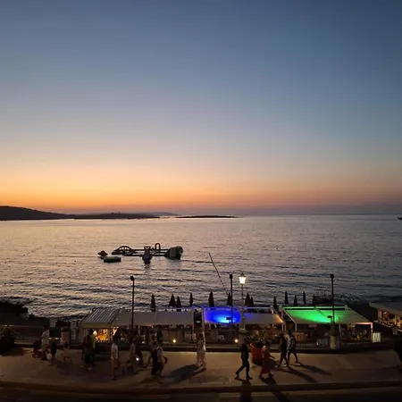 Spacious Bugibba Seafront Free Parking & Wifi * St. Paul's Bay