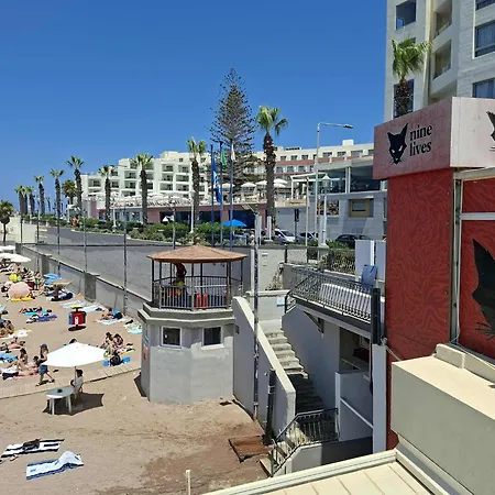 펜션 Spacious Bugibba Seafront Free Parking & Wifi *