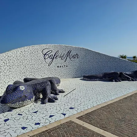 Ferienhaus Spacious Bugibba Seafront Free Parking & Wifi *