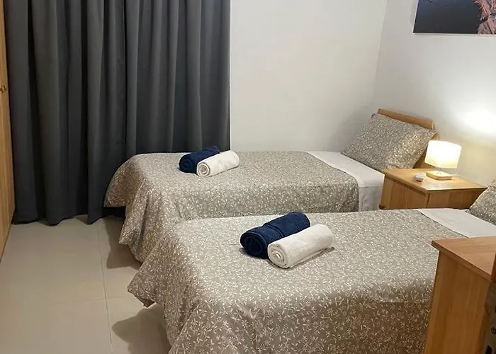 Spacious Bugibba Seafront Free Parking & Wifi 度假居