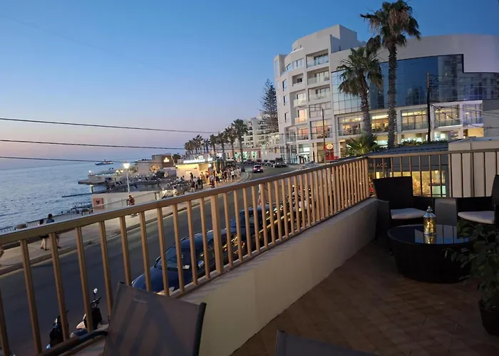 Spacious Bugibba Seafront Free Parking & Wifi 度假居