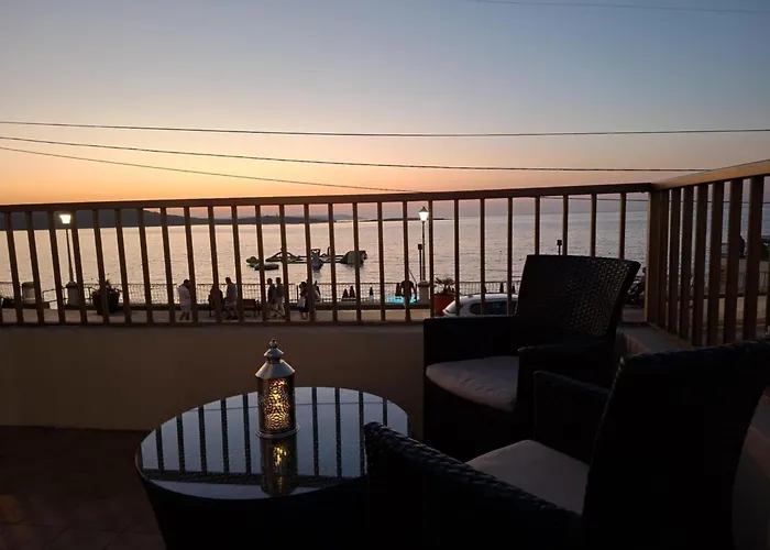 Spacious Bugibba Seafront Free Parking & Wifi 圣保罗湾城