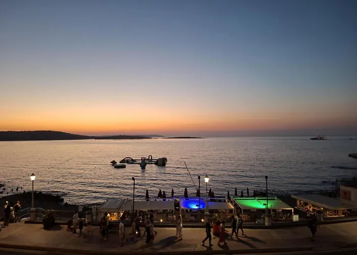 Spacious Bugibba Seafront Free Parking & Wifi * 圣保罗湾城