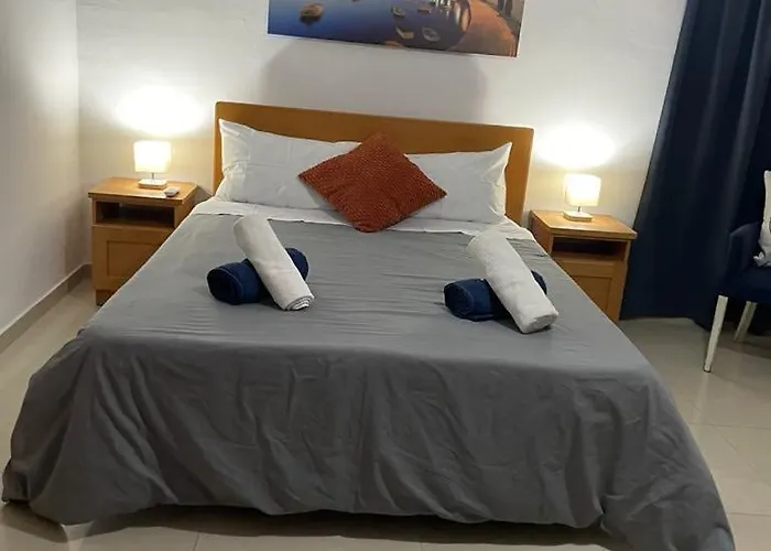 Spacious Bugibba Seafront Free Parking & Wifi Tatil Evi *
