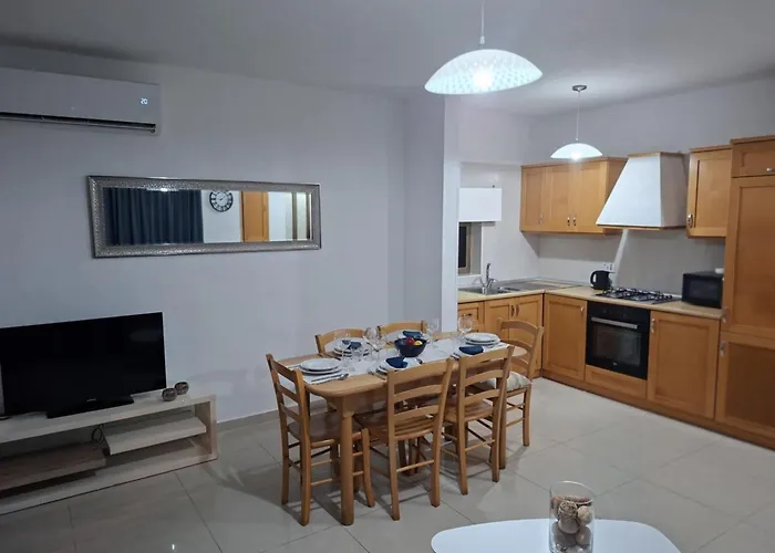 Spacious Bugibba Seafront Free Parking & Wifi * St. Paul's Bay