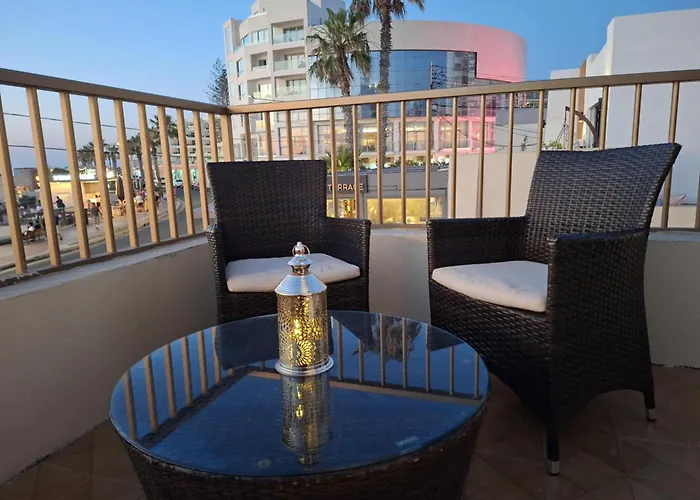 Spacious Bugibba Seafront Free Parking & Wifi Tatil Evi St. Paul's Bay