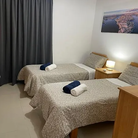 Semesterbostad Spacious Bugibba Seafront 5br Free Parking & Wifi St. Paul's Bay