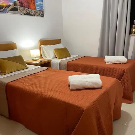 Semesterbostad Spacious Bugibba Seafront 5br Free Parking & Wifi