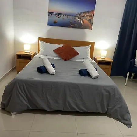 Spacious Bugibba Seafront 5br Free Parking & Wifi Semesterbostad *