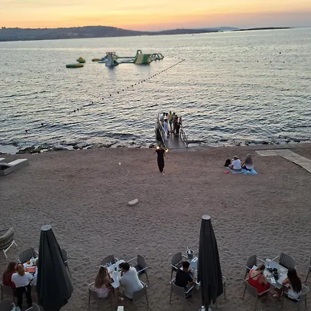 Spacious Bugibba Seafront 5br Free Parking & Wifi Semesterbostad *